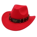 Dettaglio cappello cowboy rosso in feltro con emblema di aquila e fascia con borchie - Adulto [56-58cm] / Rosso (Decorazione a Proiettile)