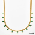Goldene Schlangenkette mit smaragdgrünen rechteckigen Zirkonia-Anhängern - Grüner Zirkon (KDD202)