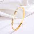 【42】gold Single Row Of Diamonds With Center Setting