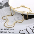 Collana doppia dorata con catena a serpente piatta e catena box su piatto di porcellana - Combinazione di Catena a Serpente a Doppio Strato e Catena a Scatola Rotonda (KN232347-Z)