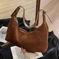 Braune Shopper-Tasche aus mattem Wildleder mit verstellbarem Leder-Schultergurt - Braun