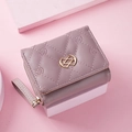 Portefeuille court brodé rose poudré avec surpiqûres losanges et fermoir en métal doré - Violet