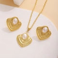 Detailed view of golden heart jewelry set with pearl inlay and vintage textured edges - Artificial Pearl Heart Style (E3714)