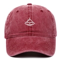 Cappellino vintage in cotone bordeaux lavato con ricamo bianco di disco volante UFO - Regolabile / Rosso vino lavato