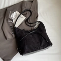 Retro schwarze Samt-Eimertasche mit Leder-Spleißen und feinem Schleifendetail - Schwarz