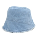 Modischer hellblauer Denim-Fischerhut mit Fransenrand für Damen als Sonnenschutz - M (56-58cm) / Hellblau