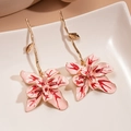 Boucles d'oreilles fleurs en émail rose avec branches dorées sur assiette en céramique - Tige en argent 925 / Rouge