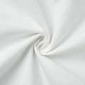 Gros plan sur la texture du tissu en coton blanc avec plis doux et grain fin tissé - S / Haut Et Bas / Blanc