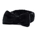 Detail van zachte zwarte koraalvlies hoofdband met strik voor gezichtsreiniging en make-up - Zwart