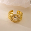 Luxuriöser geometrischer 18K vergoldeter Ring mit Zirkonia auf strukturiertem Hintergrund - Goldene quadratisch-runde 3D-Pavé-Stil mit weißem Zirkon (14501)