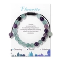 Verstelbare fluoriet kralenarmband met paarse en groenblauwe stenen op display - Fluoriet Stijl (FK2265) / 19cm