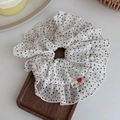Weißes Polka-Dot-Haargummi mit handgefertigtem Etikett und rotem Herz-Button-Detail - Rüschen Punkte / Beige