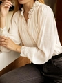 Elegante crème damesblouse met lange mouwen, verfijnd kant en een rijke wafelstructuur - S / Beige Abrikoos
