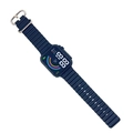 Détail du bracelet en silicone noir et écran LED carré affichant l'heure sur la montre - Noir