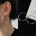 Dettaglio di orecchini a cerchio ritorti argento da 4 cm che mostrano la consistenza - 4# Argento Medio (Diametro circa 4cm)