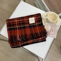 Écharpe vintage à carreaux rouges et noirs avec franges et étiquette minimaliste - Rouge de Noël