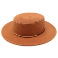 Dettaglio della trama in paglia con finiture in metallo dorato su un cappello boater a tesa - M (56-58cm) / Caramello