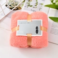 Dikke koraalroze gezichtshanddoek van zacht fleece met een luxe cadeauverpakking - Roze