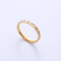 Anillo elegante de titanio chapado en oro 18K con concha rosa y circonitas blancas - US 5 / Dorado