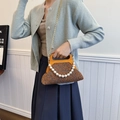 Sac à main vintage en maille marron avec poignée en bois, perles et bandoulière dorée - 26*7*18 / Brun Coloré