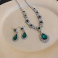 Parure bijoux vintage avec collier pendentif goutte émeraude et boucles d'oreilles - Parure de Bijoux-Vert
