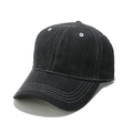 Dettaglio del cappellino da baseball in denim nero con cuciture bianche a contrasto - M (56-58cm) / Nero