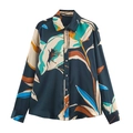 Camicia in raso da donna con stampa floreale verde petrolio e motivi astratti - XS / Stampa Verde Scuro