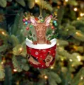 Weihnachtshund-Anhänger mit braunem Welpen in rotem Schneeflocken-Beutel und Rentiergeweih - Pharaonenhund