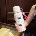 Detail of cute strawberry cat graphic on white stainless steel portable thermos cup - 600ml / Pink (Strawberry Cat Print)
