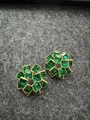 Retro emerald green and gold geometric square-cut gemstone floral stud earrings - Green
