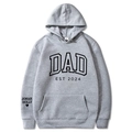 Sweat à capuche gris avec imprimé DAD EST 2024 et détail de cœur sur le poignet - S / Hauts / Gris clair (Motif 2)