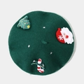Detail of green wool beret with embroidered Christmas tree and plush Santa decoration - Basic Christmas Elements Style (BLM250-1) / Green