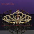 Dettaglio della tiara dorata con strass: larghezza 13 cm e altezza 3,5 cm - Oro Goccia