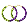 Detailansicht großer grün-violetter Pailletten-Ohrringe mit goldenem Verschluss-Finish - Grün und Lila Pailletten Spleißen Creolen
