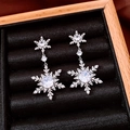 Macro di orecchini a fiocco di neve in argento 18 carati su velluto nero elegante - Argento (Perno in argento)