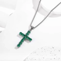 Collana in acciaio al titanio con ciondolo a croce e 11 pietre verdi brillanti - Verde Scuro (N0171-6)