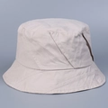 Detailansicht des hellbeigen Fischerhuts aus gewaschener Baumwolle mit feiner Twill-Struktur - M (56-58cm) / Beige