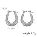 Pendientes en U geométricos plateados con textura de serpiente, altura 2,3 cm y peso 6,5 g - Estilo Escamas de Serpiente (F1283) / Color acero