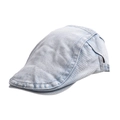 Detailopname van de lichtblauwe denim ivy pet met hoogwaardige twill stofstructuur - Lichtblauw