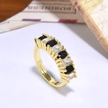 Vintage goldener verstellbarer Ring mit ovalen schwarzen und weißen Steinen - Ovaler Zirkonia Verstellbar / Schwarz/Weiß