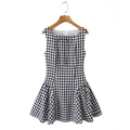 Détail de robe vichy sans manches avec nœud au décolleté et texture smockée élégante - XS / Carreaux noir et blanc