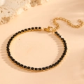 Detalle de la pulsera tenis de titanio bañada en oro de 18K con circonitas negras - Estilo de Diamante Cuadrado Negro (K212)