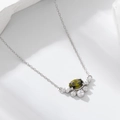 Elegante Halskette aus S925 Sterlingsilber mit ovalem olivgrünem Zirkon auf weißem Stein - Weiß