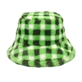 Dettaglio del cappello pescatore in ecopelliccia a quadri verdi e bianchi molto morbidi - M(56-58cm) / Verde