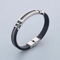 Bracciale da uomo in silicone nero con inserto in maglia d'acciaio e chiusura regolabile - Stile B Colore Acciaio (KB186183-JZ)