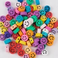 Bunte lachende Gesichter aus Fimo-Perlen als Zwischenperlen für DIY-Schmucksets - Smiley