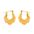 Aros de acero inoxidable dorado pulido con textura ondulada única sobre fondo blanco - Dorado