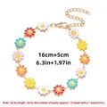 Detalle de la pulsera de margaritas de esmalte de colores con cierre y dimensiones - Pulsera / Colorido