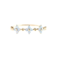 Elegante 18K gouden ring met drie lichtblauwe opaalbloemen op een witte achtergrond - Eén maat / Blauw Zirkoon