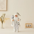 Stehender Weihnachtsmann in Silber und Weiß mit Pailletten, Laterne und Geschenktüte - 45cm